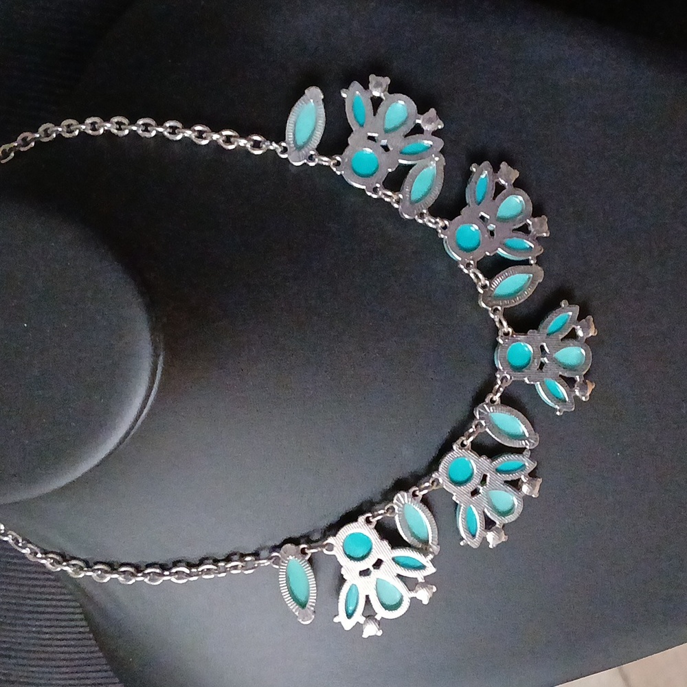 Vintage Fashion Elegant Silver and Turquoise Necklace - Picture 3 of 3